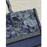 Dior Tote's latest concept zoo spring and summer series