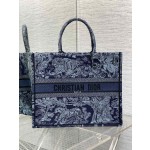 Dior Tote's latest concept zoo spring and summer series