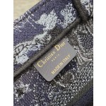 Dior Tote's latest concept zoo spring and summer series8002