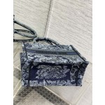 Dior Tote's latest concept zoo spring and summer series8002