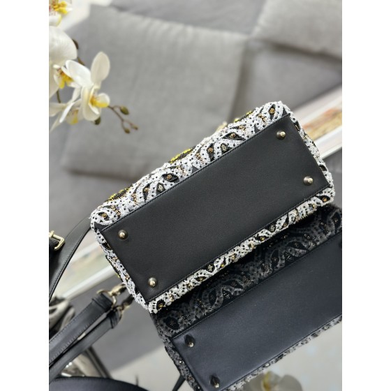 Dior pentagram embroidered tulle beads M0565