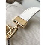 𝐋𝐎𝐔𝐈𝐒𝐕𝐔𝐈𝐓𝐓𝐎𝐍 M22774 White Water Wave Twist Series TWIST Medium Handbag 2768