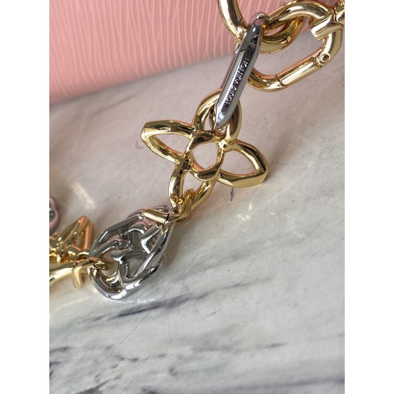 𝐋𝐎𝐔𝐈𝐒𝐕𝐔𝐈𝐓𝐓𝐎𝐍 M23074 Peach Powder Water Ripple Twist Series TWIST Small Handbag