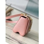 𝐋𝐎𝐔𝐈𝐒𝐕𝐔𝐈𝐓𝐓𝐎𝐍 M23074 Peach Powder Water Ripple Twist Series TWIST Small Handbag