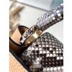 𝐋𝐎𝐔𝐈𝐒𝐕𝐔𝐈𝐓𝐓𝐎𝐍 N99387/M48865 Light Yellow Snake Shoulder This Capuchines BB handbag