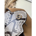 𝐋𝐎𝐔𝐈𝐒𝐕𝐔𝐈𝐓𝐓𝐎𝐍 N99387/M48865 Light Yellow Snake Shoulder This Capuchines Mini Size Handbag