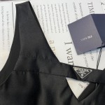 Satin twill inlaid triangle decoration V-neck sleeveless vest umbrella skirt