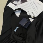 Satin twill inlaid triangle decoration V-neck sleeveless vest umbrella skirt