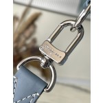 𝐋𝐎𝐔𝐈𝐒𝐕𝐔𝐈𝐓𝐓𝐎𝐍 M22537 denim Week-End Tote handbag