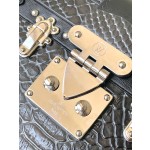 𝐋𝐎𝐔𝐈𝐒𝐕𝐔𝐈𝐓𝐓𝐎𝐍 M21462 crocodile pattern Petite Malle handbag
