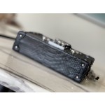 𝐋𝐎𝐔𝐈𝐒𝐕𝐔𝐈𝐓𝐓𝐎𝐍 M21462 crocodile pattern Petite Malle handbag