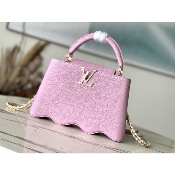 𝐋𝐎𝐔𝐈𝐒𝐕𝐔𝐈𝐓𝐓𝐎𝐍 M22122 Light Purple Wave Bottom Capshell Medium Handbag