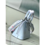 𝐋𝐎𝐔𝐈𝐒𝐕𝐔𝐈𝐓𝐓𝐎𝐍 M22357 light blue