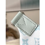 𝐋𝐎𝐔𝐈𝐒𝐕𝐔𝐈𝐓𝐓𝐎𝐍 M22576 This Discovery Waistpack