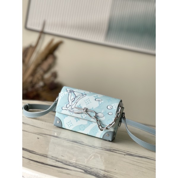 𝐋𝐎𝐔𝐈𝐒𝐕𝐔𝐈𝐓𝐓𝐎𝐍 M22637 Crystal Blue Steamer Mini Handbag