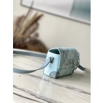 𝐋𝐎𝐔𝐈𝐒𝐕𝐔𝐈𝐓𝐓𝐎𝐍 M22637 Crystal Blue Steamer Mini Handbag