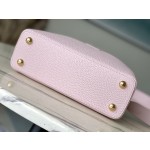 𝐋𝐎𝐔𝐈𝐒𝐕𝐔𝐈𝐓𝐓𝐎𝐍 M22178 Small This CAPUCINES BB handbag