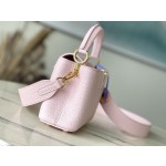 𝐋𝐎𝐔𝐈𝐒𝐕𝐔𝐈𝐓𝐓𝐎𝐍 M22178 mini This CAPUCINES mini handbag