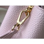 𝐋𝐎𝐔𝐈𝐒𝐕𝐔𝐈𝐓𝐓𝐎𝐍 M22178 mini This CAPUCINES mini handbag