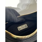 Prada new underarm bag 🎉1BC198