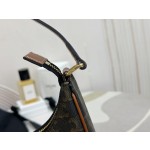 CELINE 𝐴𝑣𝑎 Underarm Bag Model: 114492