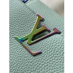 𝐋𝐎𝐔𝐈𝐒𝐕𝐔𝐈𝐓𝐓𝐎𝐍 M22055 Light green colorful gold buckle This Capuchines handbag