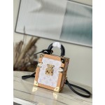 Louis Vuitton  M10079 白花 the Camera Box（相机盒）