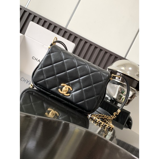𝗖𝗛𝗔𝗡⻼𝗟 23B Crossbody Cover Bag