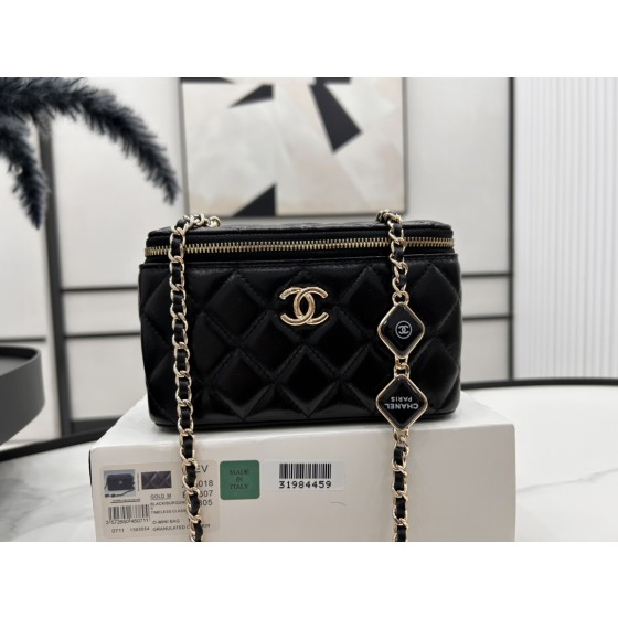 CHANEL A96018 Diamond Sugar Makeup Box