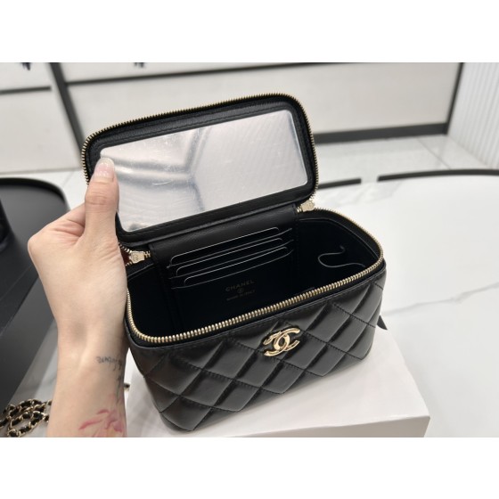 CHANEL A96018 Diamond Sugar Makeup Box