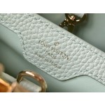 𝐋𝐎𝐔𝐈𝐒𝐕𝐔𝐈𝐓𝐓𝐎𝐍 M22916/M48865 Small Apple Green with White Chain Strips This CAPUCINES handbag