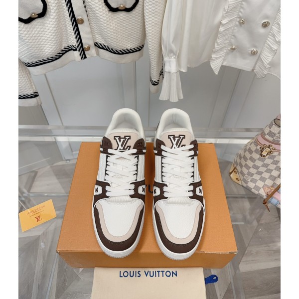 Louis Vuitton couple's latest color scheme sneakers