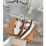 Louis Vuitton couple's latest color scheme sneakers