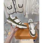 Louis Vuitton couple's latest color scheme sneakers