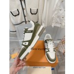 Louis Vuitton couple's latest color scheme sneakers