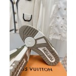 Louis Vuitton couple's latest color scheme sneakers