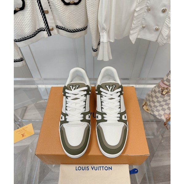 Louis Vuitton couple's latest color scheme sneakers