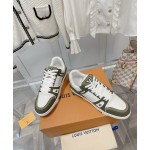 Louis Vuitton couple's latest color scheme sneakers