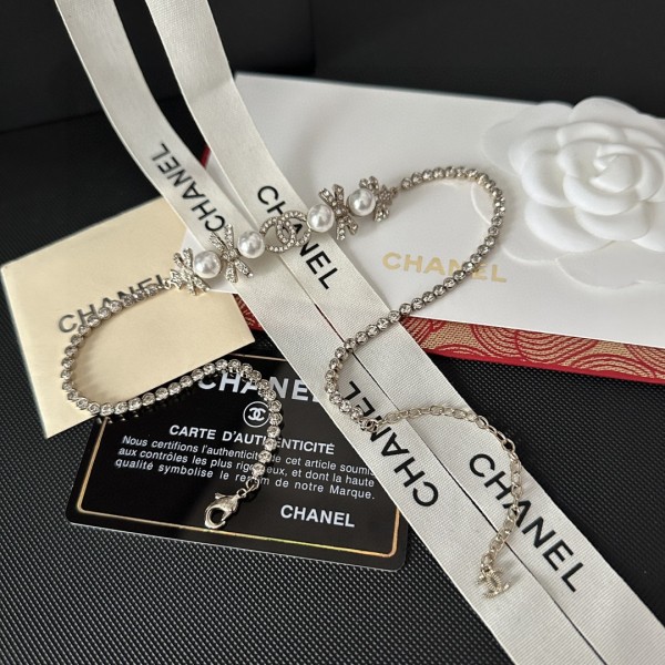 CHANEL necklace