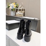 Gucci Vintage British Front Metal Logo Decorative Boots