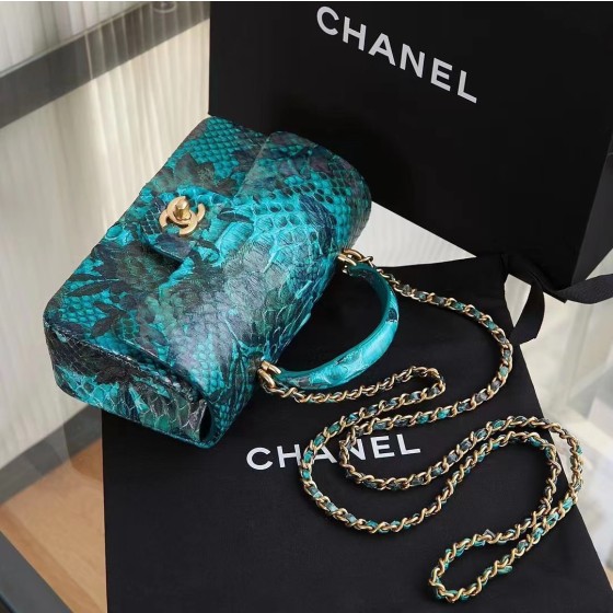 CHANEL model 24313mini cover bag