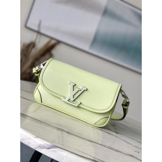 𝐋𝐎𝐔𝐈𝐒𝐕𝐔𝐈𝐓𝐓𝐎𝐍 M22960 Buci Crossbody Bag