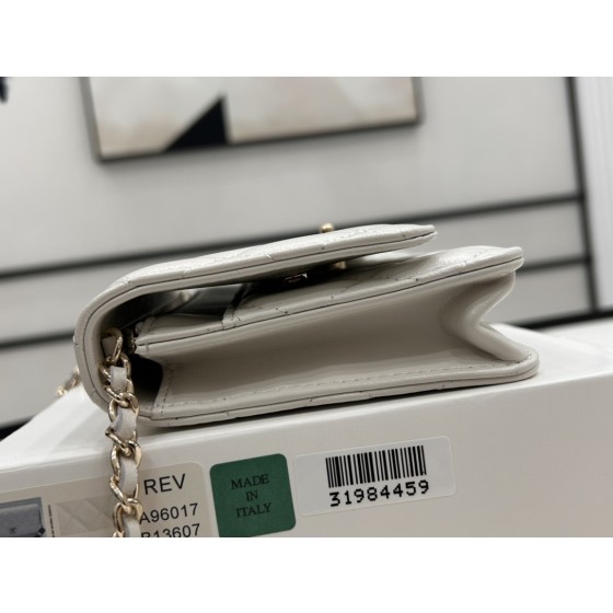 CHANEL A96017 Diamond Sugar Makeup Box