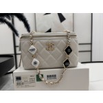 CHANEL A96018 Diamond Sugar Makeup Box