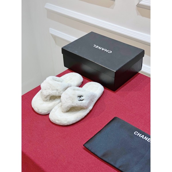 CHANEL bread plush herringbone mop