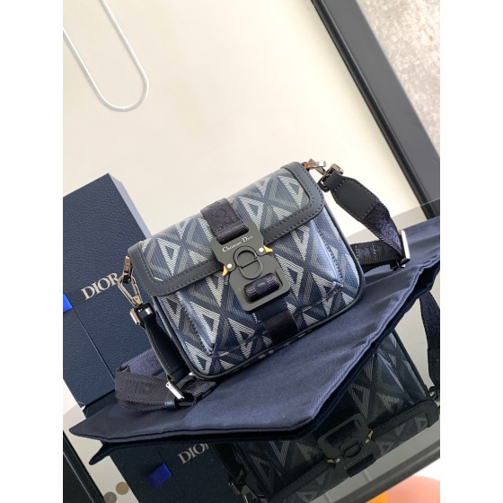 Dior 8 handbag comes with shoulder strap number: 2ESCA458CDP_ H36B (477737)