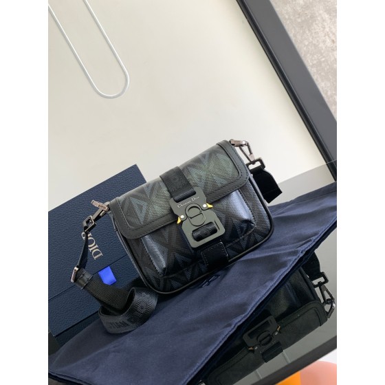 Dior 8 handbag comes with shoulder strap number 2ESCA458CDP_ H43E (477737)