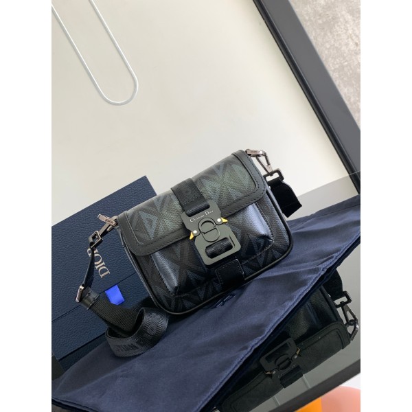 Dior 8 handbag comes with shoulder strap number 2ESCA458CDP_ H43E (477737)