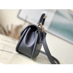 𝐋𝐎𝐔𝐈𝐒𝐕𝐔𝐈𝐓𝐓𝐎𝐍 Hide&Seek handbag M22724