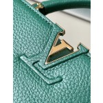 𝐋𝐎𝐔𝐈𝐒𝐕𝐔𝐈𝐓𝐓𝐎𝐍 M59434 dark green gold buckle small size This CAPUCINES BB handbag